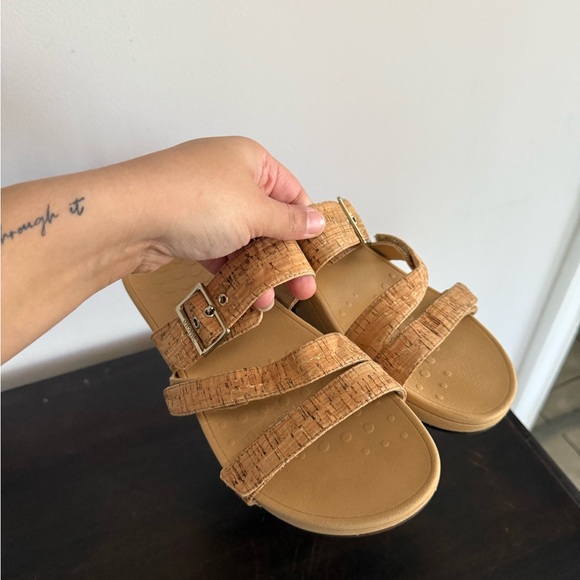 Vionic Rio Platform Sandal - Picture 2 of 5